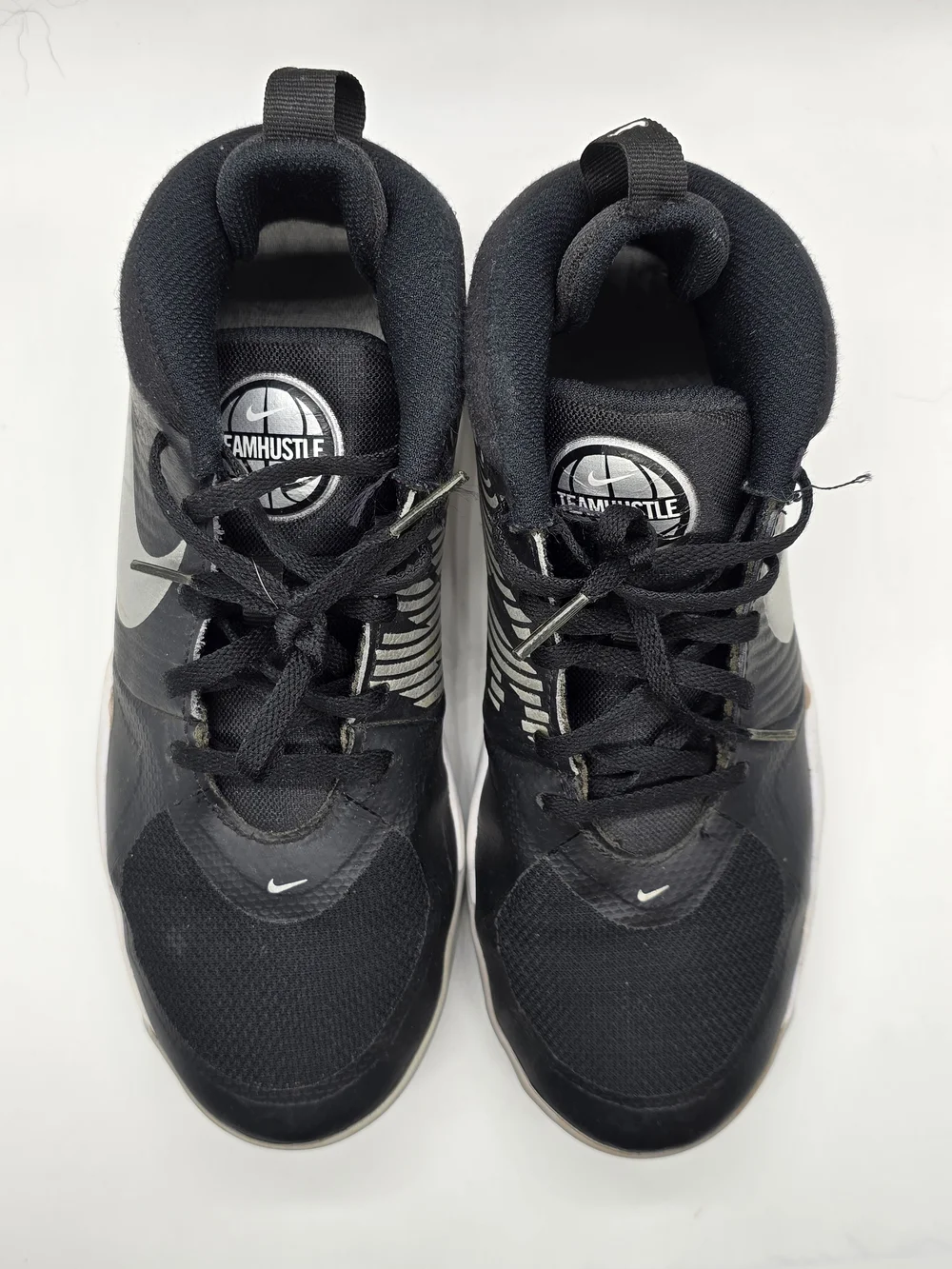 Nike Team Hustle D9 Black and Silver Basketball Shoes Size 6Y